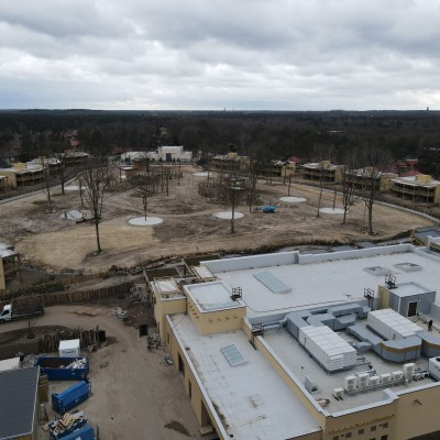 Safari Resort Beekse Bergen, Centrumgebouw en 120 appartementen