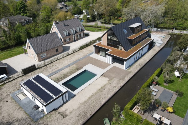 Luxe woning met poolhouse